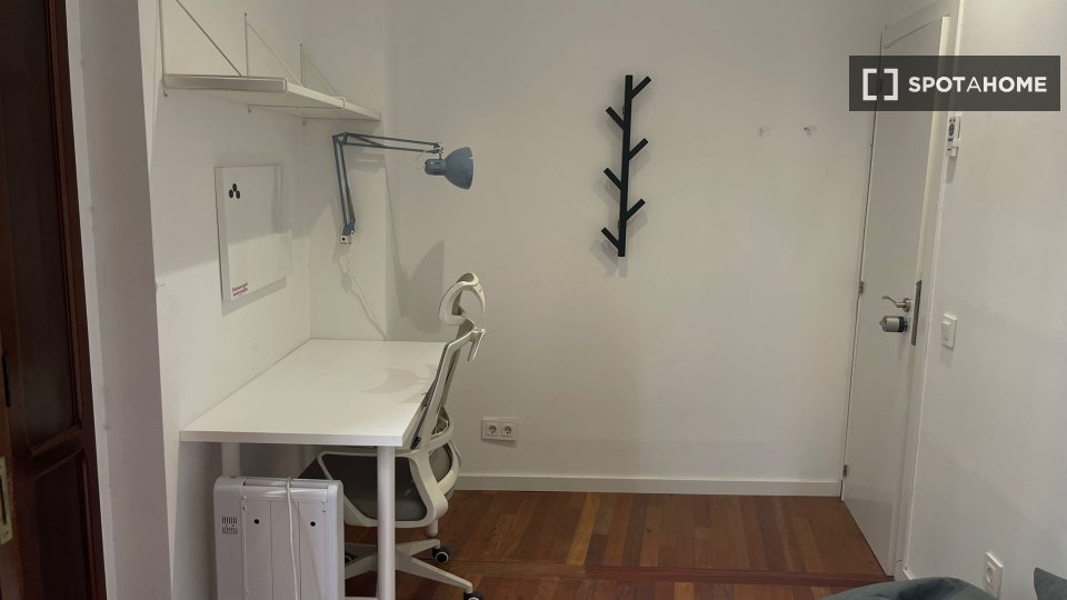 Double room Valencia, 1 bed, 150m² — photo 7