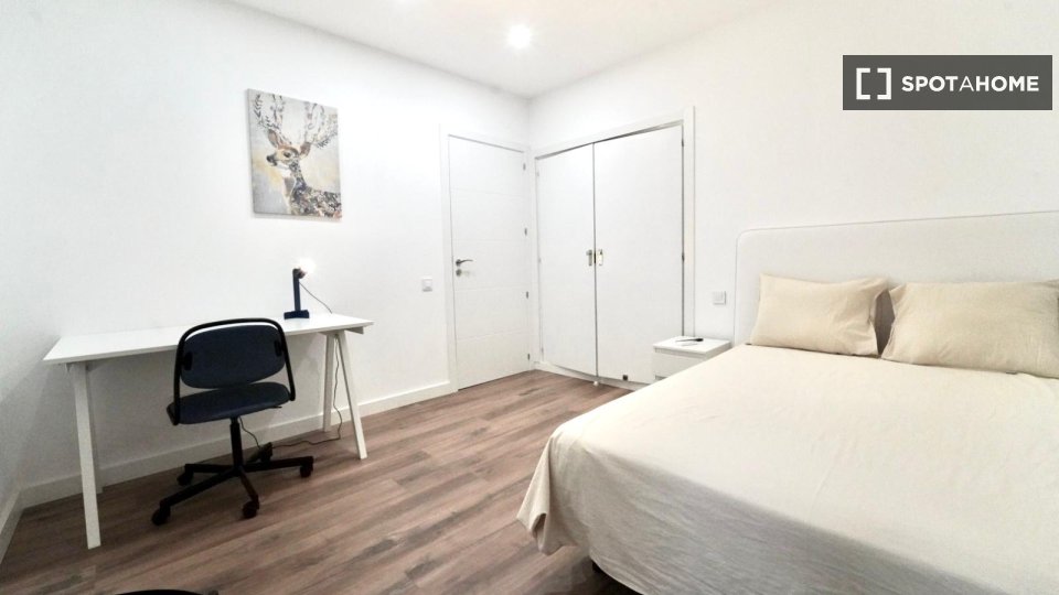 Double room Madrid, 6 beds — photo 12