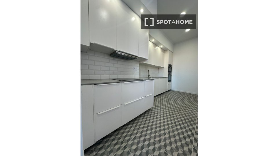Double room Lisbon, 6 beds, 160m² — photo 12
