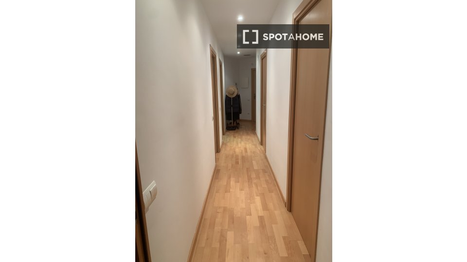 Double room Barcelona, 1 bed, 65m² — photo 13