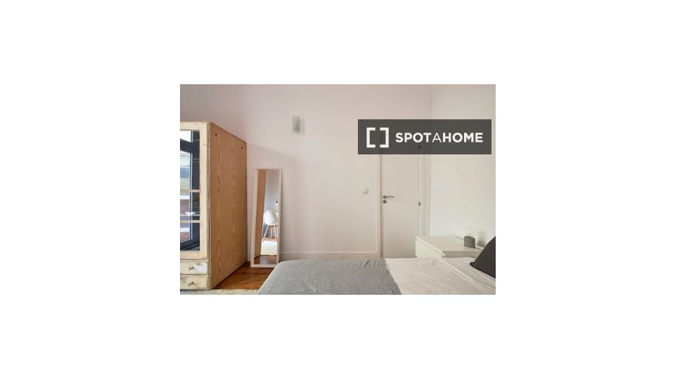 Double room Lisbon, 9 beds — photo 9