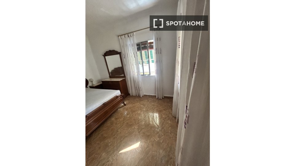 Double room Granada, 1 bed, 77m² — photo 7