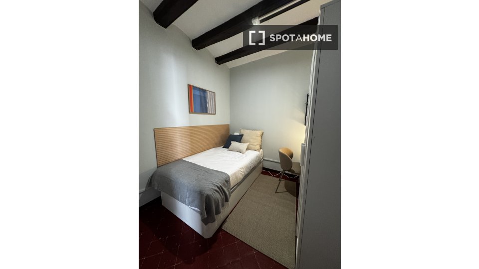Double room Barcelona, 5 beds, 120m² — photo 4