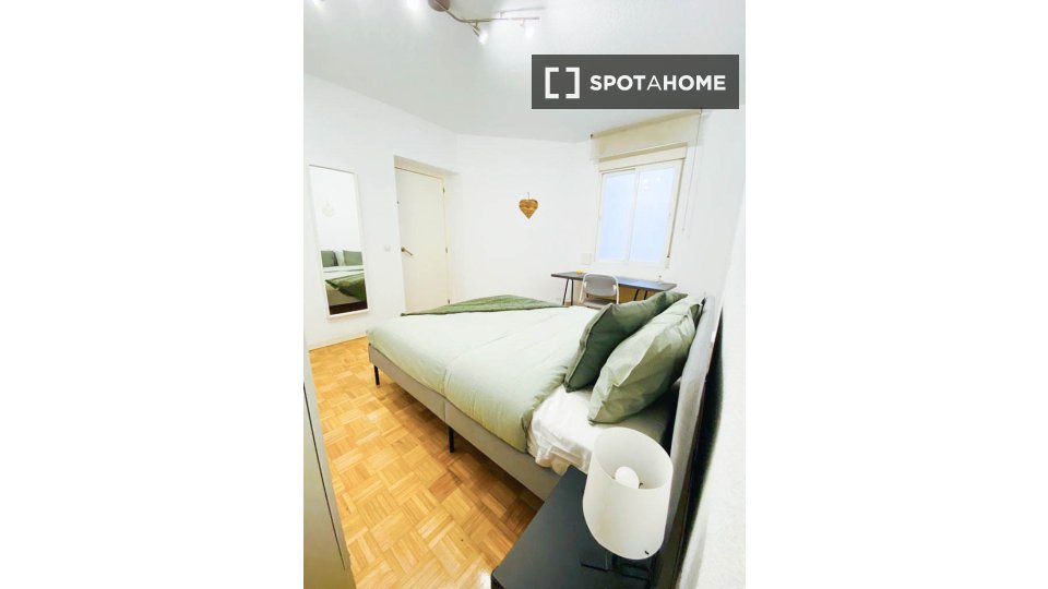 Double room Madrid, 5 beds — photo 12
