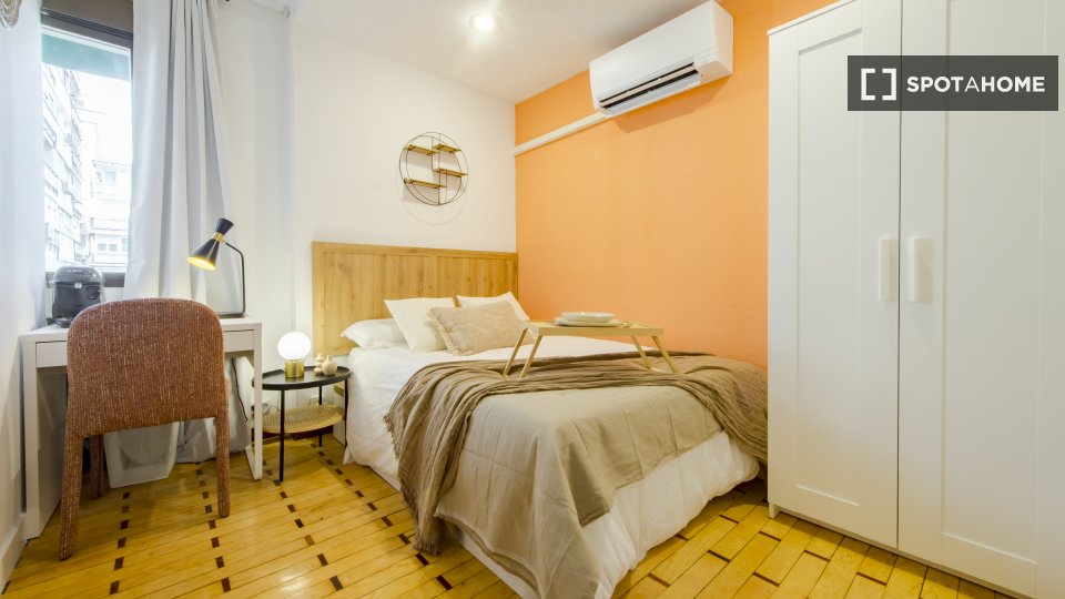 Double room Madrid, 7 beds, 135m² — photo 10