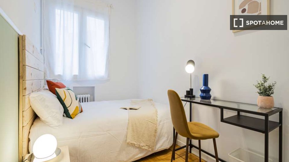 Double room Madrid, 5 beds — photo 1
