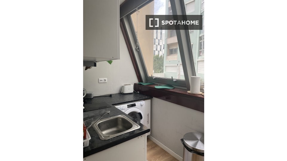 Double room Lisbon, 5 beds, 90m² — photo 7