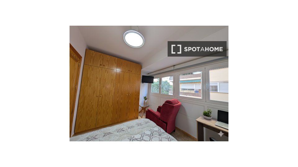 Double room Alicante, 3 beds, 67m² — photo 12