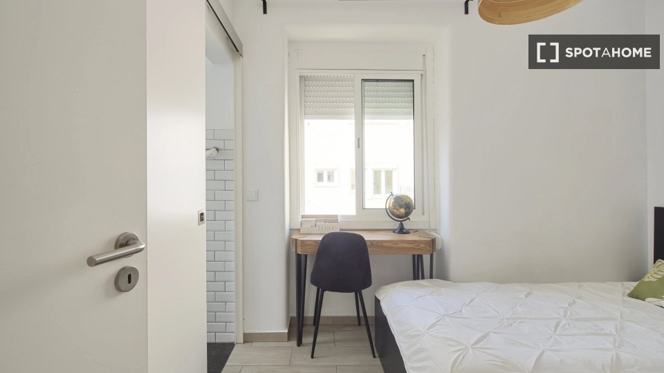 Double room Lisbon, 6 beds — photo 1