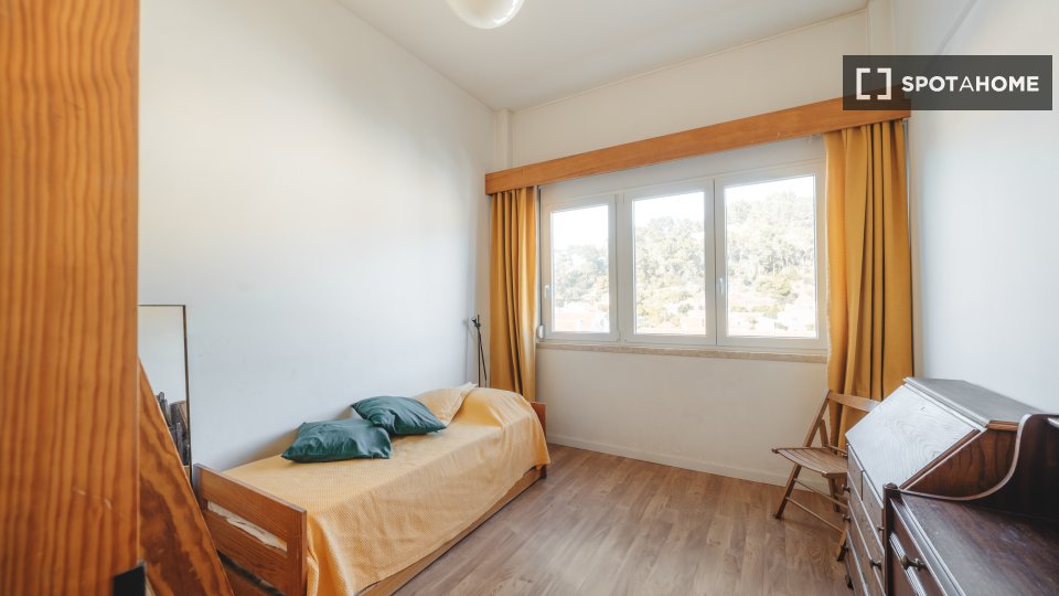 Double room Lisbon, 2 beds — photo 6