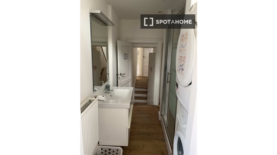 Double room Brussels, 7 beds — photo 42
