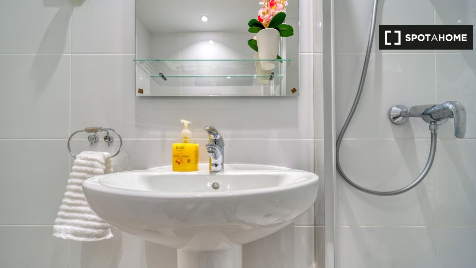 Double room Madrid, 4 beds, 50m² — photo 16