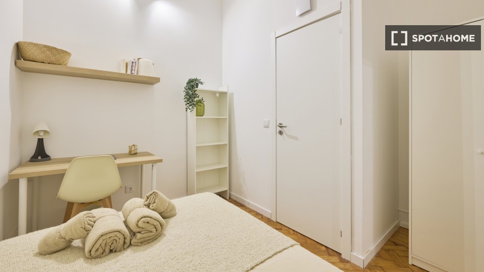 Double room Lisbon, 11 beds — photo 41