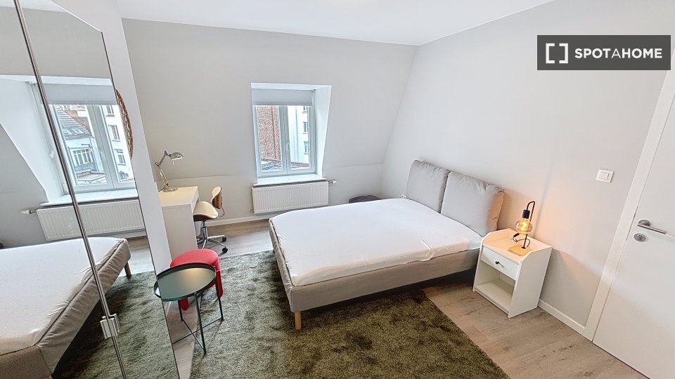 Double room Brussels, 5 beds — photo 37