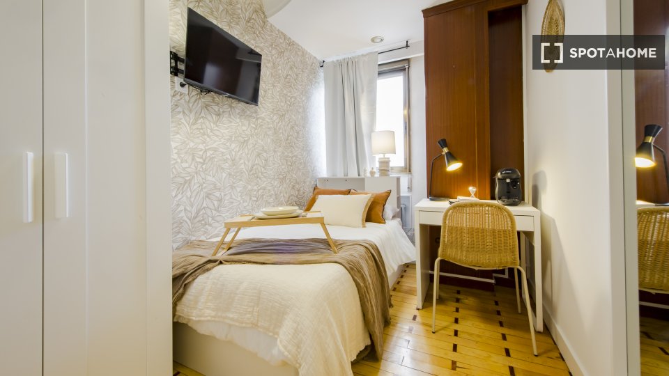 Double room Madrid, 7 beds, 135m² — photo 10