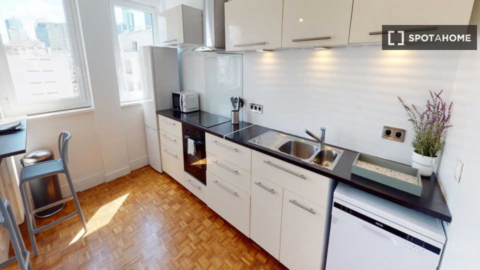 Double room Paris, 4 beds, 90m² — photo 3