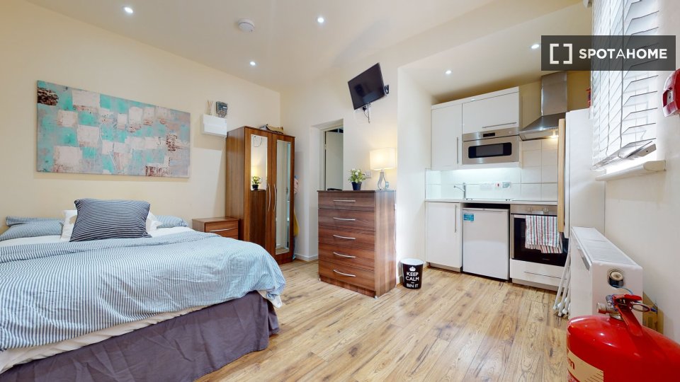 Studio apartment for rent in Kilburn, London (ref 958097) Spotahome