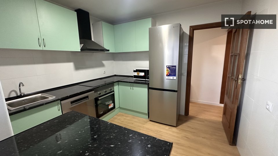 Double room Madrid, 5 beds, 110m² — photo 18