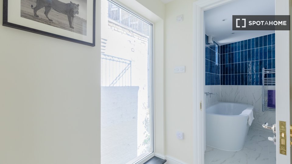 Apartment London, 2 beds — photo 15