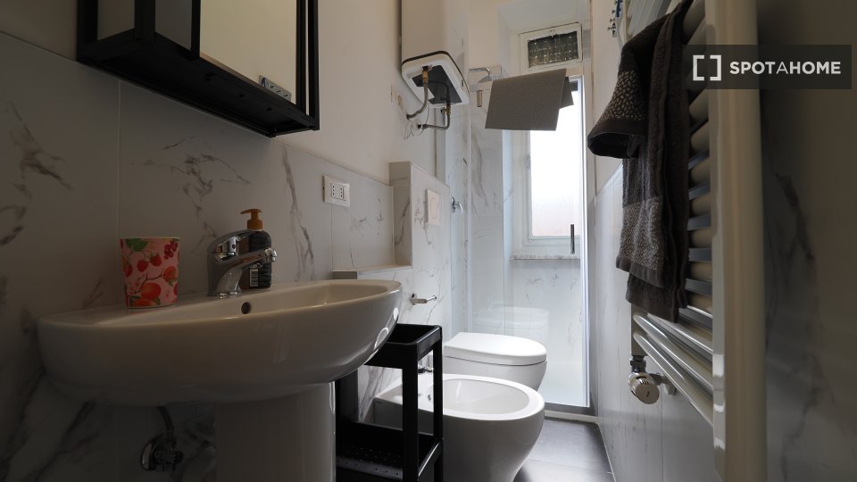Double room Turin, 2 beds — photo 4