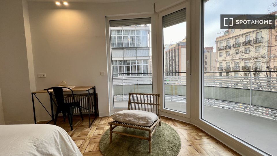 Double room Madrid, 6 beds, 200m² — photo 15