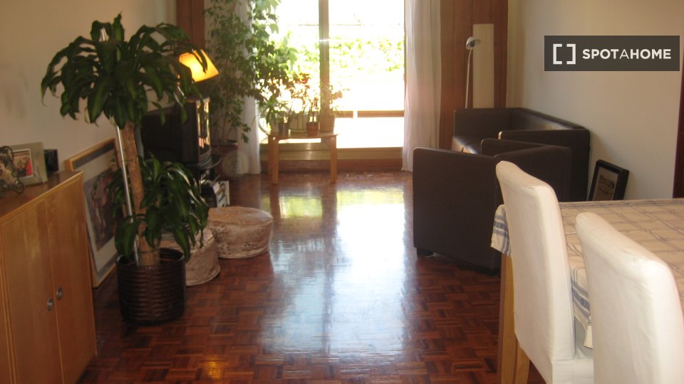Double room Barcelona, 3 beds, 140m² — photo 17