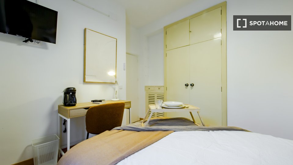 Double room Madrid, 6 beds, 120m² — photo 12