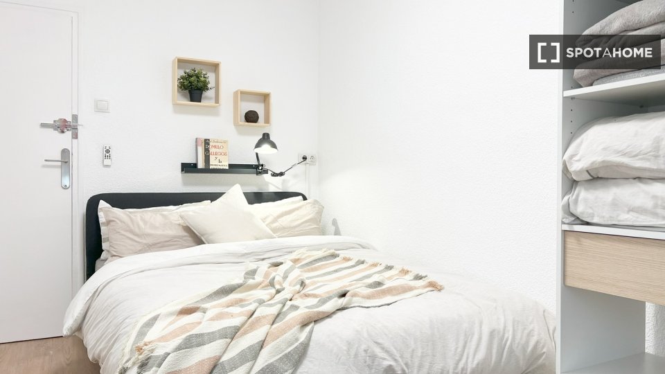 Double room Madrid, 5 beds — photo 17