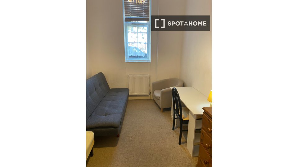 Double room London, 3 beds, 92m² — photo 20