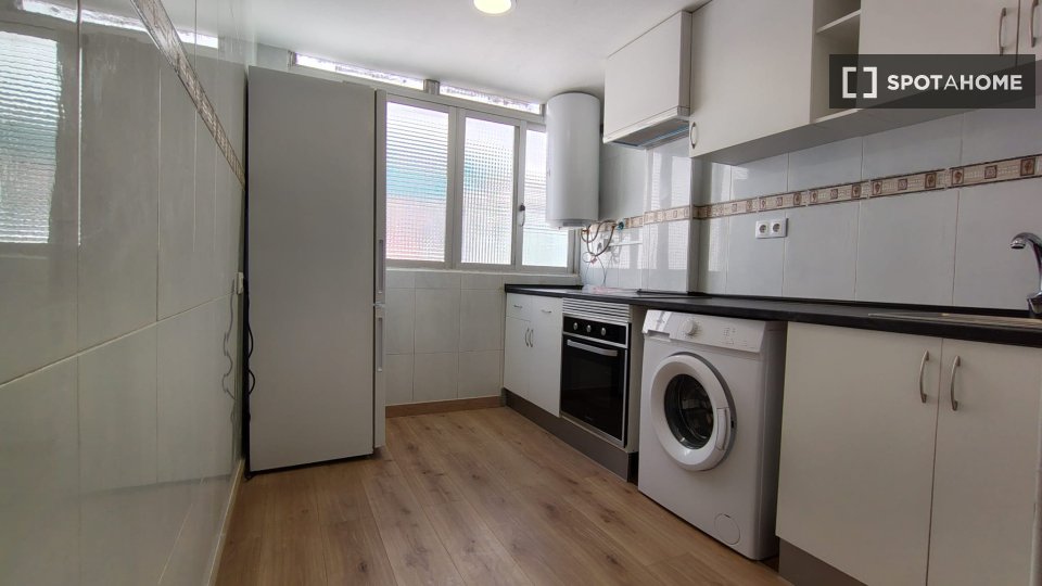 Double room Valencia, 4 beds, 95m² — photo 1