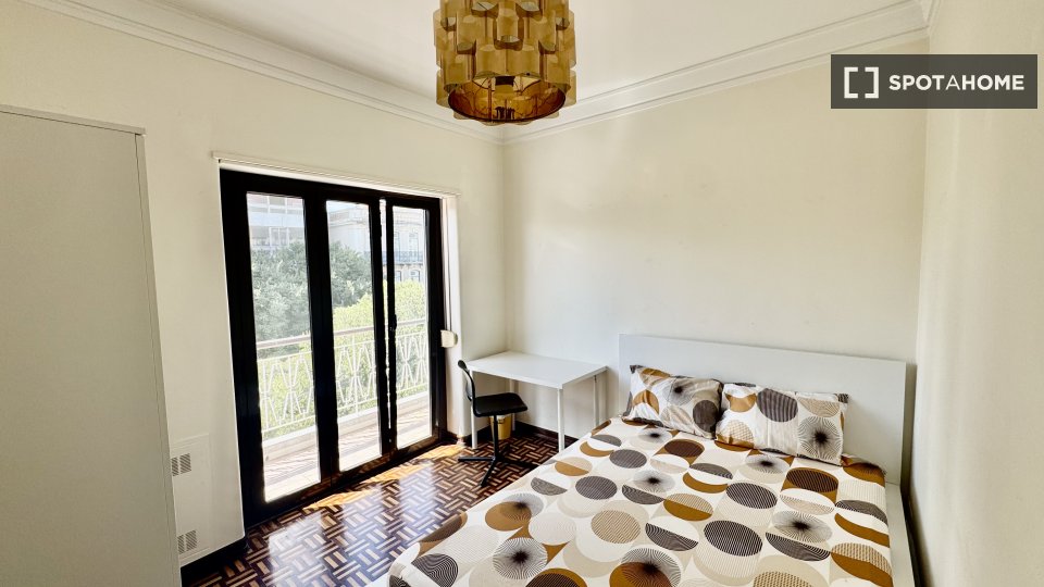 Double room Lisbon, 4 beds, 112m² — photo 17