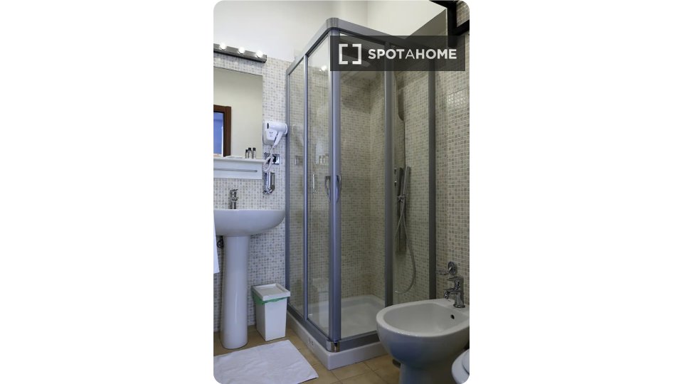 Double room Rome, 4 beds, 20m² — photo 4