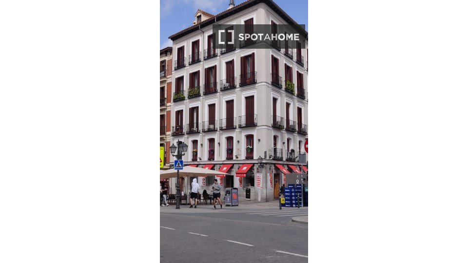 Double room Madrid, 3 beds — photo 16