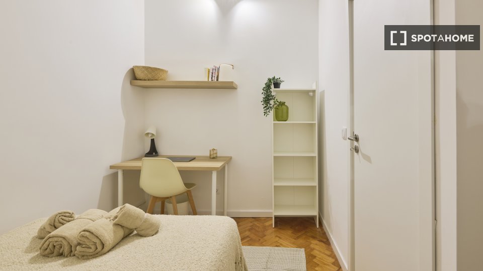 Double room Lisbon, 11 beds — photo 23
