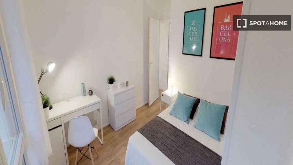 Double room Lille, 3 beds, 70m² — photo 7
