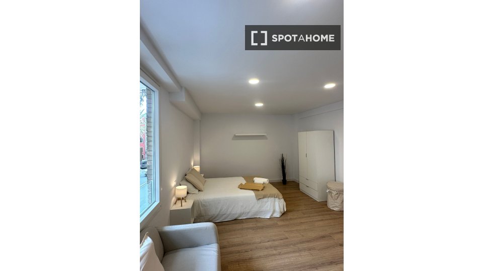 Double room Las_Palmas_De_Gran_Canaria, 6 beds — photo 8