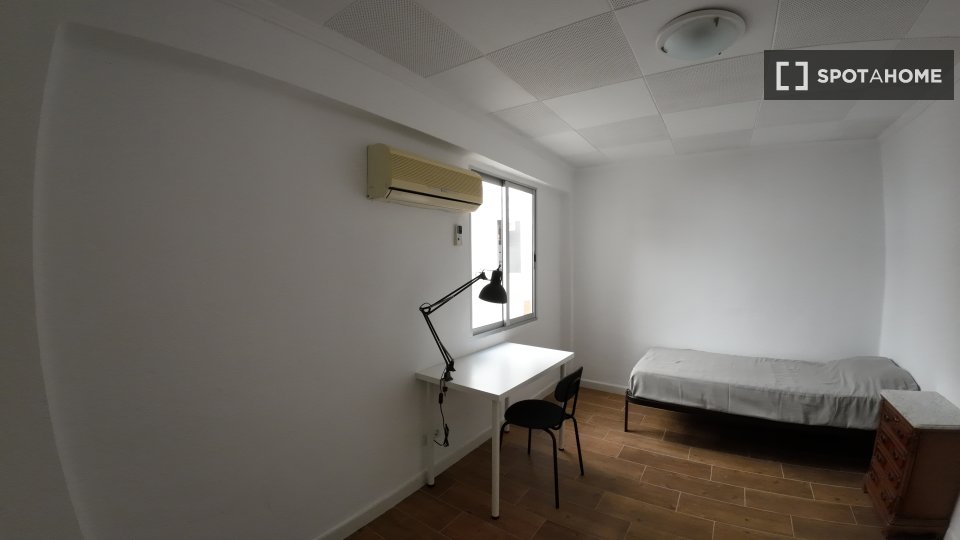 Double room Valencia, 4 beds, 90m² — photo 9