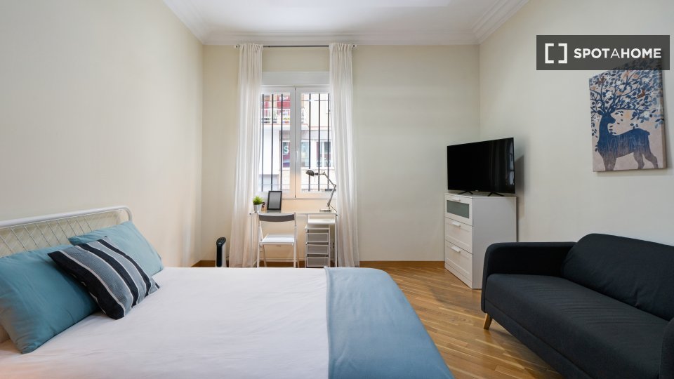 Double room Madrid, 6 beds, 190m² — photo 5