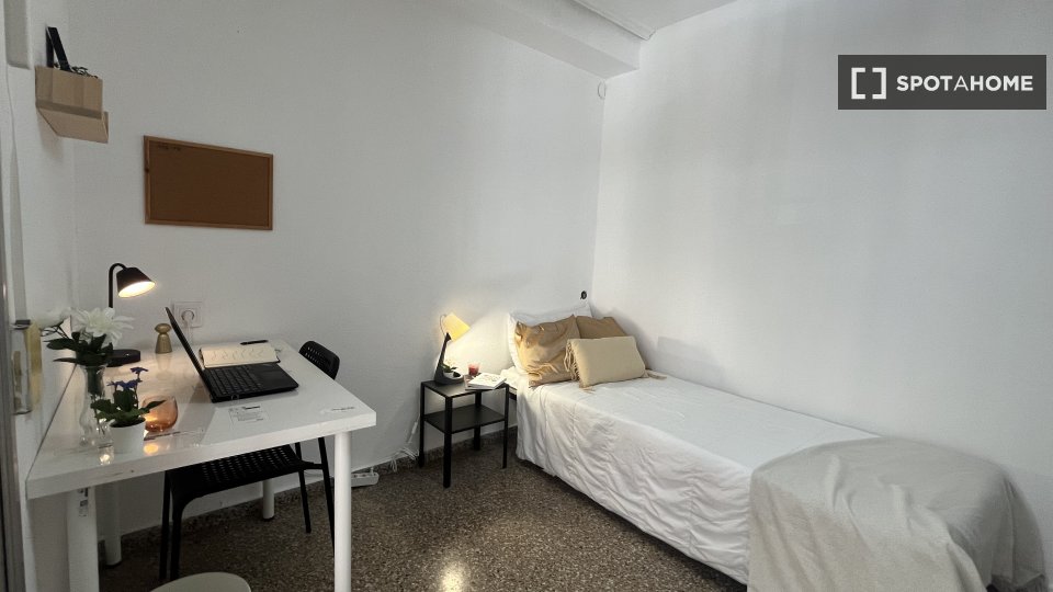Double room Valencia, 4 beds, 100m² — photo 6