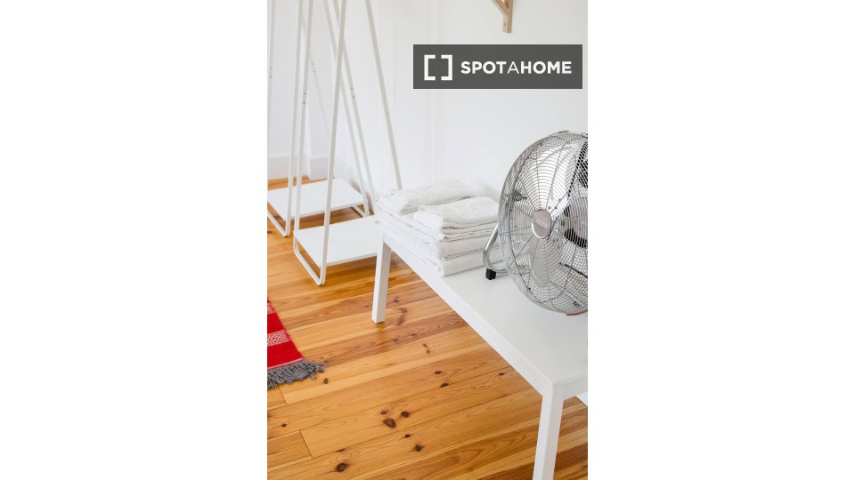 Apartment Lisbon, 2 beds, 65m² — photo 15