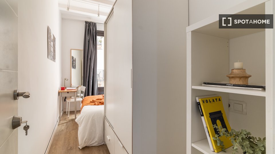 Double room Barcelona, 5 beds, 90m² — photo 1