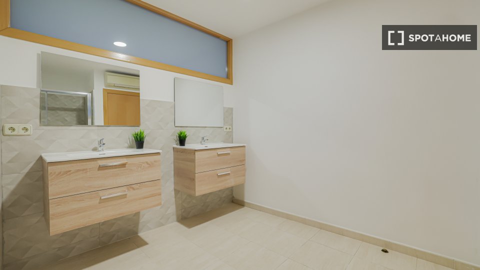 Double room Barcelona, 17 beds, 550m² — photo 5