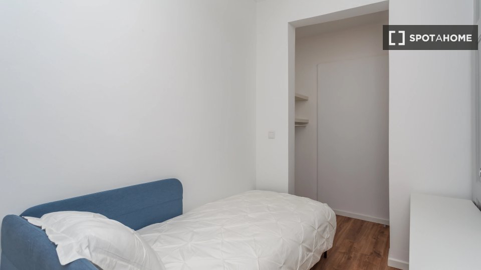 Double room Lisbon, 6 beds — photo 12