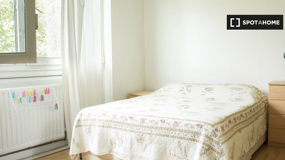 Double room London, 3 beds — photo 1