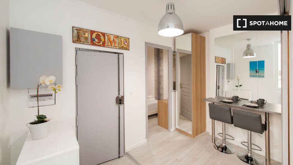 Apartment Paris, 1 bed, 18m² — photo 9