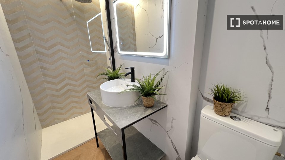 Double room Madrid, 4 beds, 90m² — photo 8