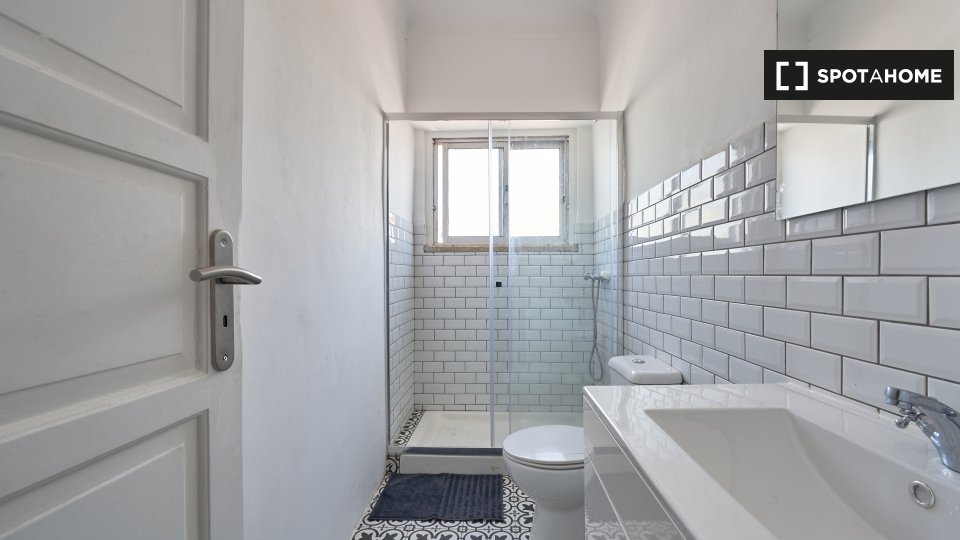 Double room Lisbon, 6 beds — photo 10