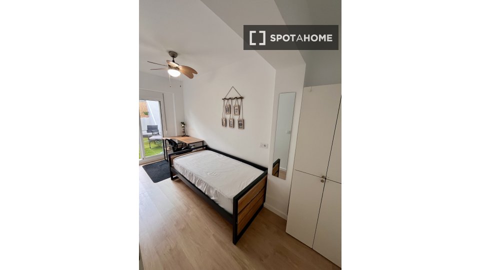 Double room Valencia, 5 beds, 120m² — photo 22