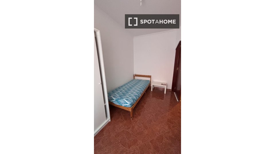 Double room Lisbon, 6 beds — photo 10