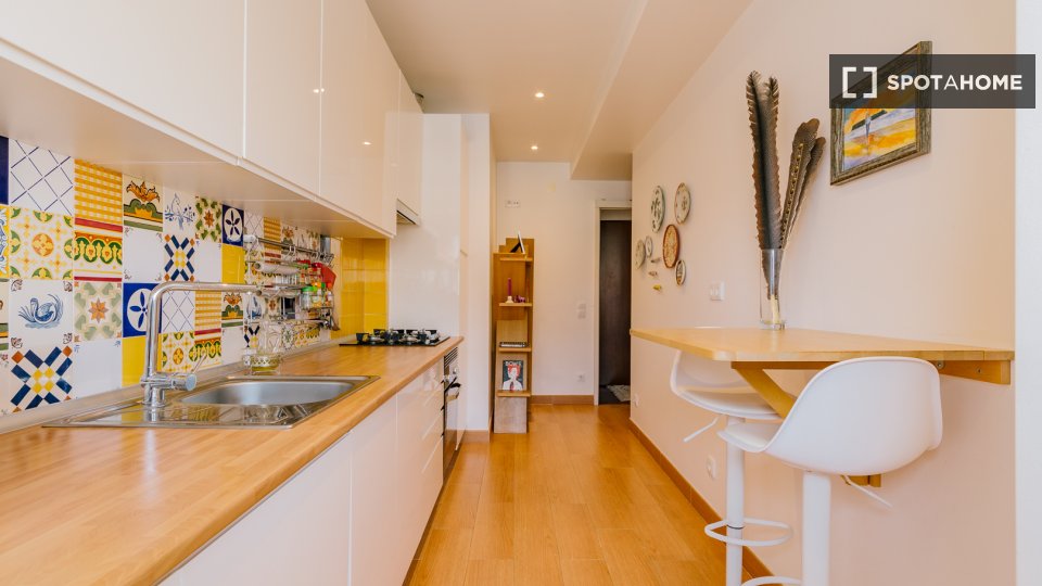 Apartment Lisbon, 2 beds, 80m² — photo 9